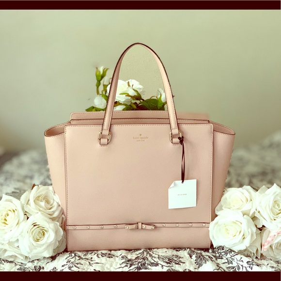 kate spade Handbags - NWT Kate Spade handbag- ALL OFFERS CONSIDERED :)